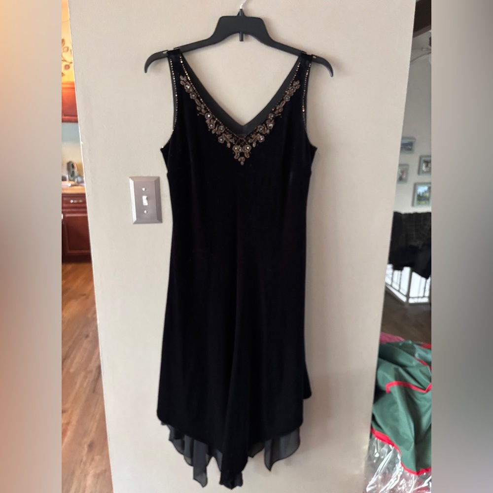 Elegant Black Sleeveless Dress